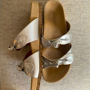 Jack Roger’s Comfort double bow slide.